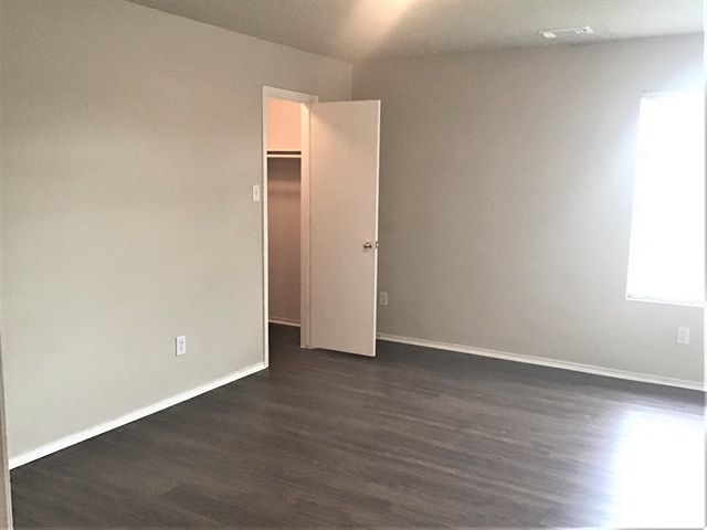 Building Photo - 9530 Belleclarie Ln