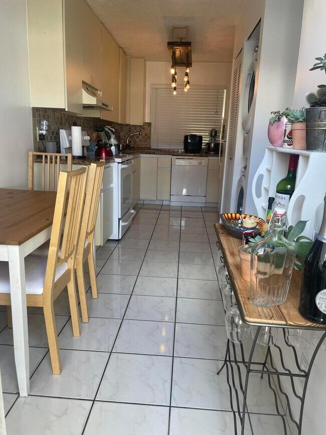 Building Photo - 1592 Springside Dr