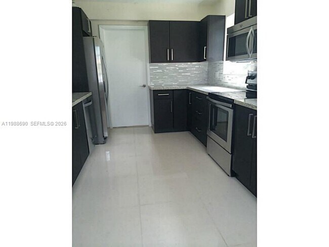 Building Photo - 740 NE 179th Dr