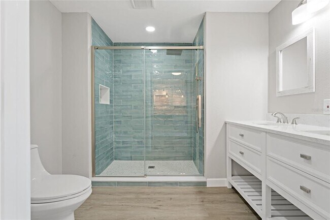 Building Photo - 8441 Bayshore Dr