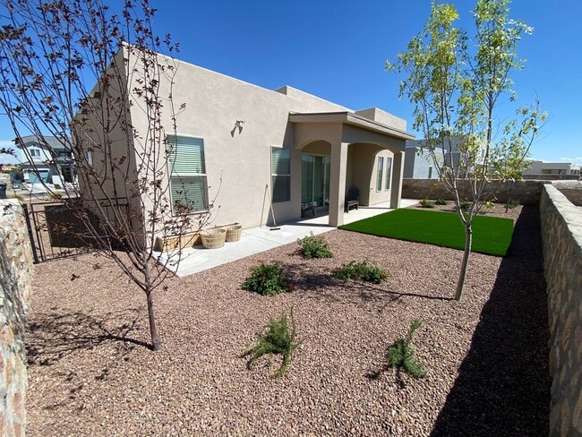 Building Photo - East El Paso 4 bed/ 2.5 Bath Refrig A/C