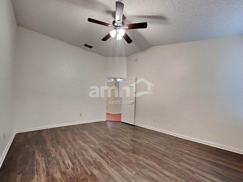 Building Photo - 7804 Spring Branch Dr S