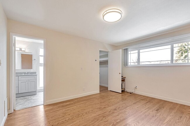 Building Photo - Spacious 4BR/2BA Home in Prime Irvington C...