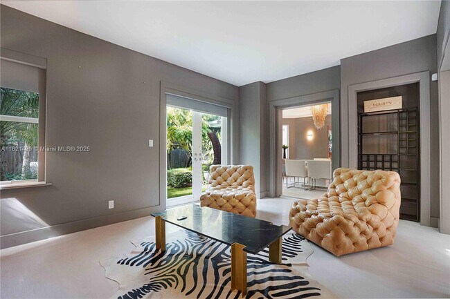 Building Photo - 5650 Pine Tree Dr