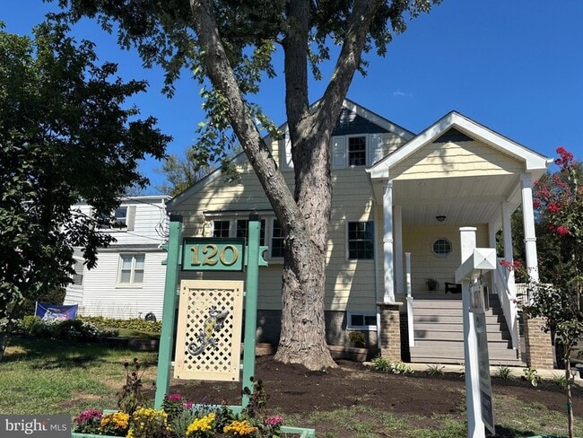 Building Photo - 120 Phillips Ave