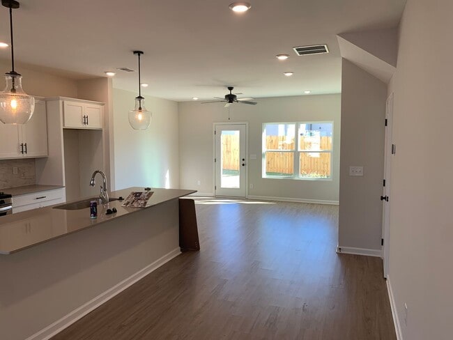 Building Photo - SUBLEASE AVAILABLE JANUARY 2026-JUNE 2026 WITH OPTION TO RENEW