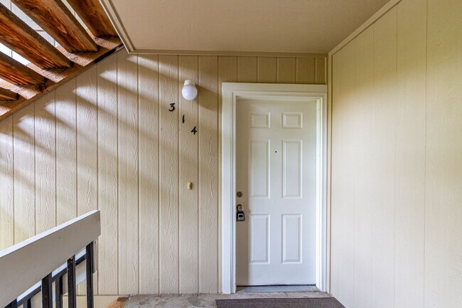 Building Photo - 2 Bed 1.5 Bath Updated Arvada Condo - Available June 5th