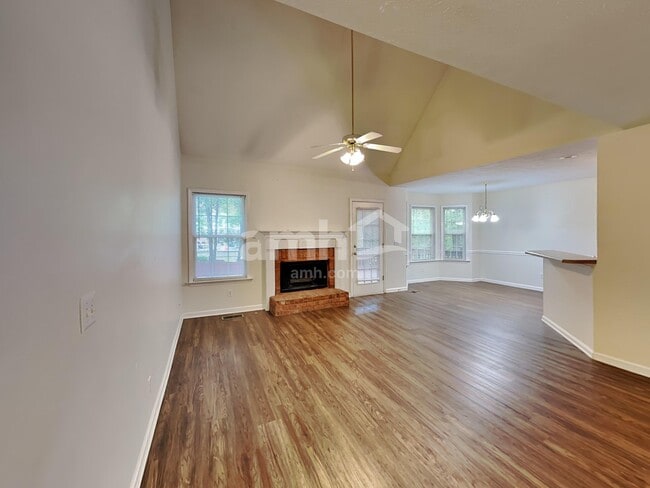 Building Photo - 302 Alexis Dr