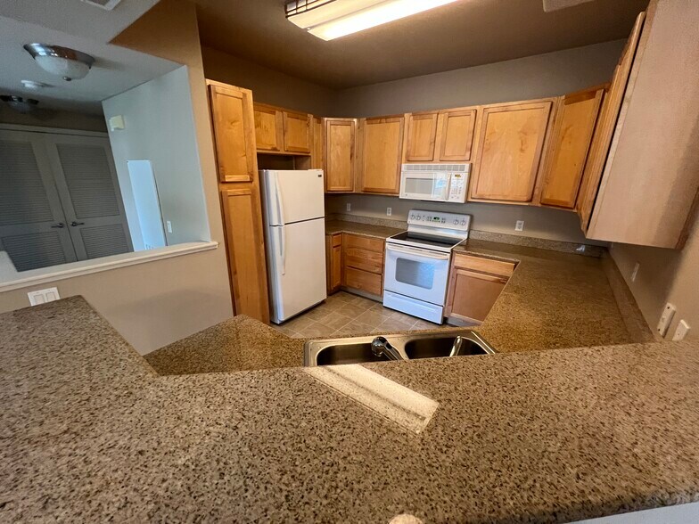 Building Photo - 1900 Danbrook Dr. #823