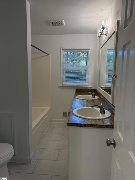 Building Photo - 320 Elaine Ave