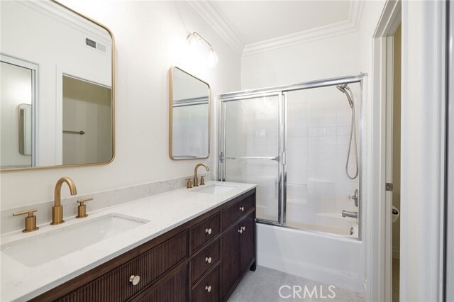 Building Photo - 12 Rabano