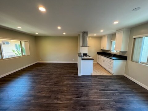 Building Photo - 7925 Vineland Ave