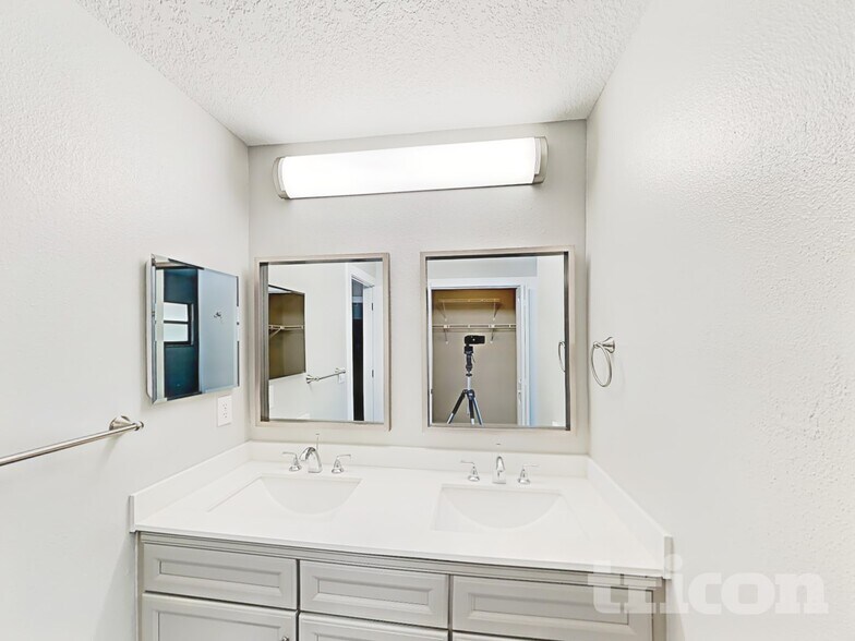 Building Photo - 13079 Spencer Ct