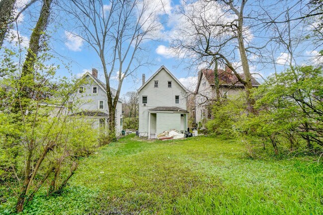 Building Photo - Three Bedroom in Cincinnati!