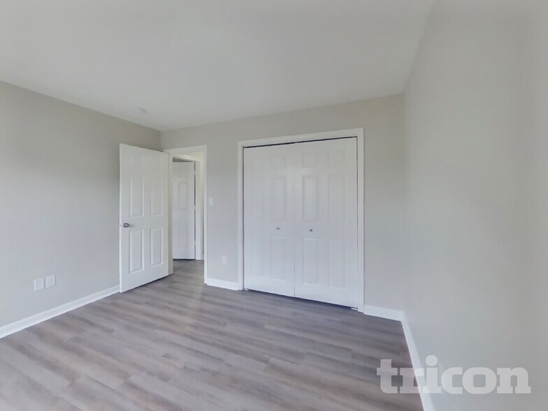 Building Photo - 703 Sweet Creek Dr
