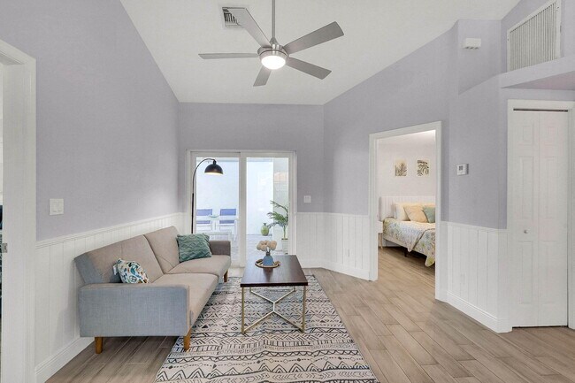 Building Photo - 1176 Staghorn St