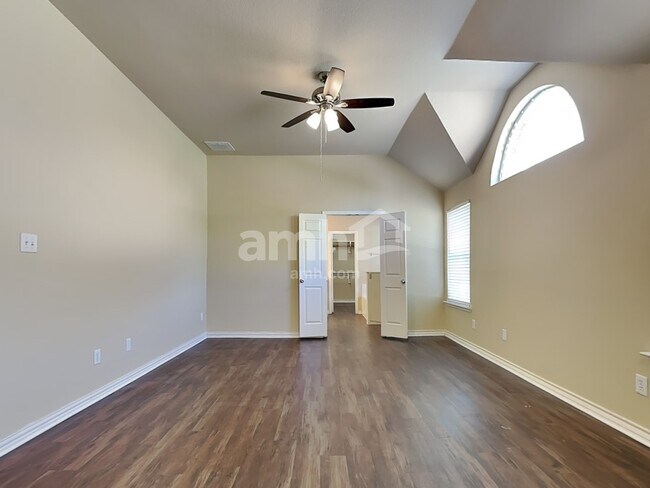 Building Photo - 989 Dogwood Ln