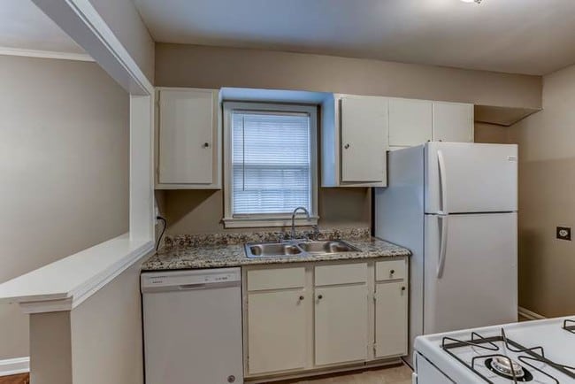 Building Photo - Newly renovated / Law enforcement discount