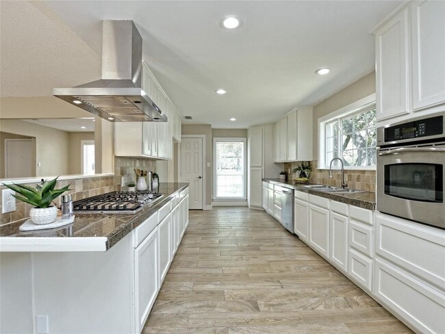 Building Photo - 4301 Balcones Woods Dr