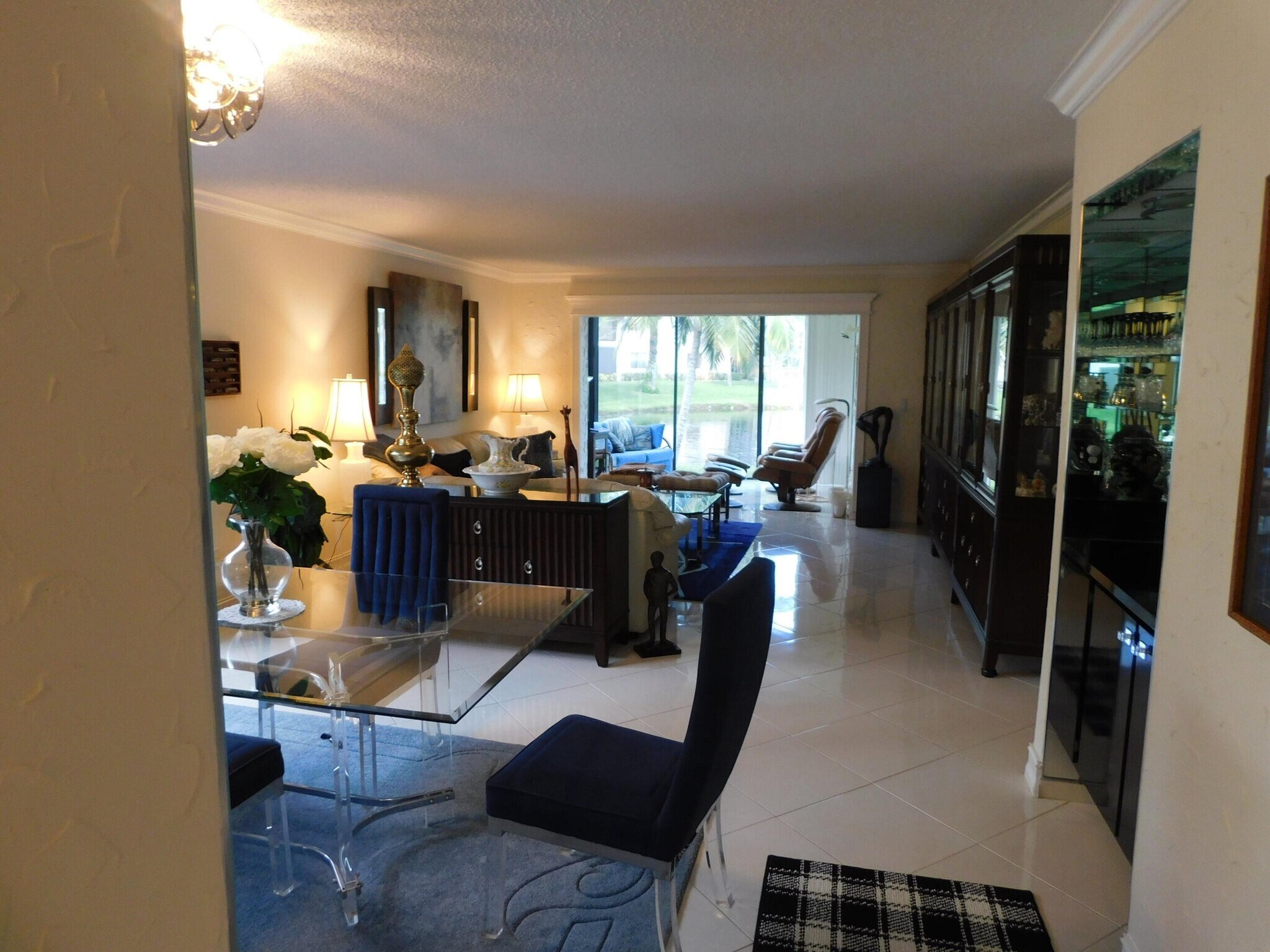 Building Photo - 9285 Vista del Lago