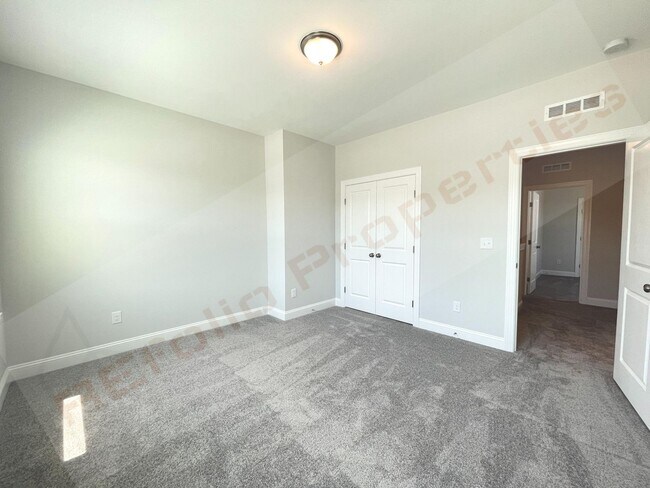 Building Photo - Gorgeous 4 Bedroom 3 Bath Home with Fiber ...