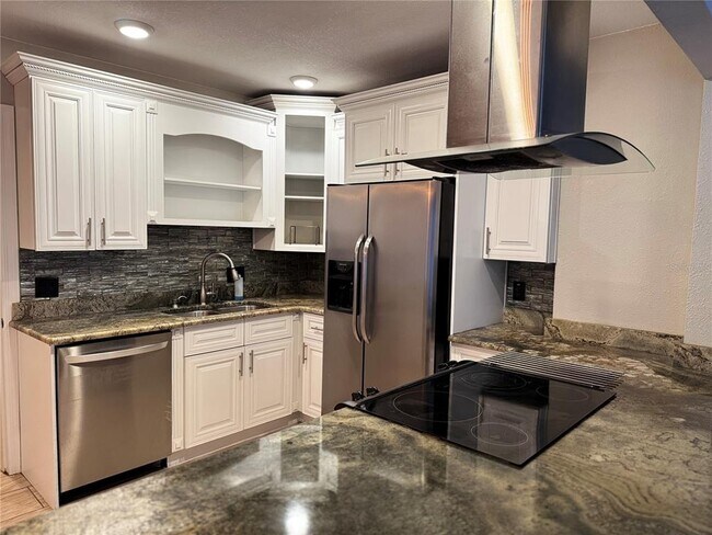 Building Photo - 3115 S Manhattan Ave