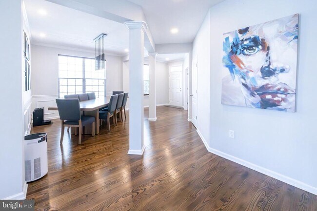 Building Photo - 8727 Raleigh Mews