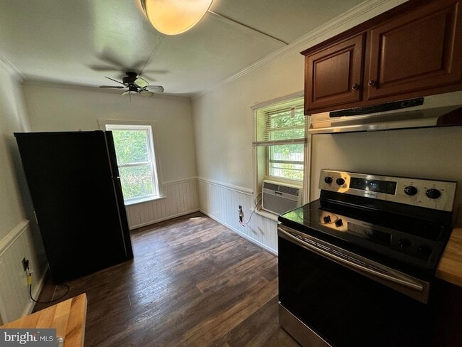 Building Photo - 1005 Manning Dr