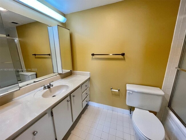 Building Photo - 919 Hillcrest Dr