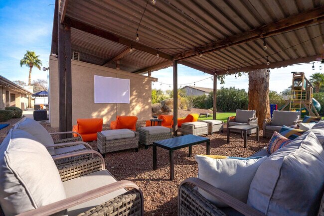 Building Photo - 6235 E Thunderbird Rd