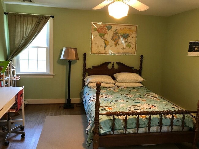 Building Photo - Renovated Colonial in Bon Air