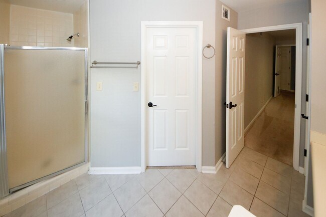 Building Photo - Secluded Community Near The Perimeter Mall