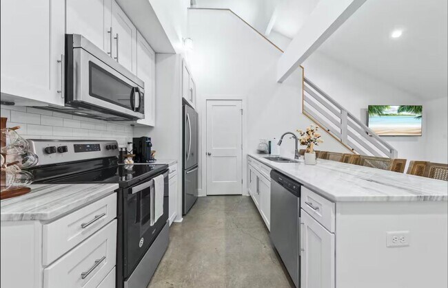 Building Photo - FOR RENT in LAFAYETTE!