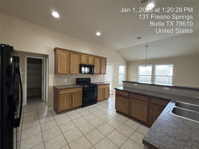 Building Photo - 131 Fresno Springs