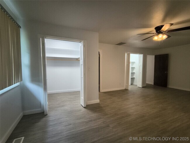 Building Photo - 16012 S Elwood Ave