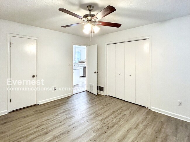 Building Photo - 704 Wilkes Dr