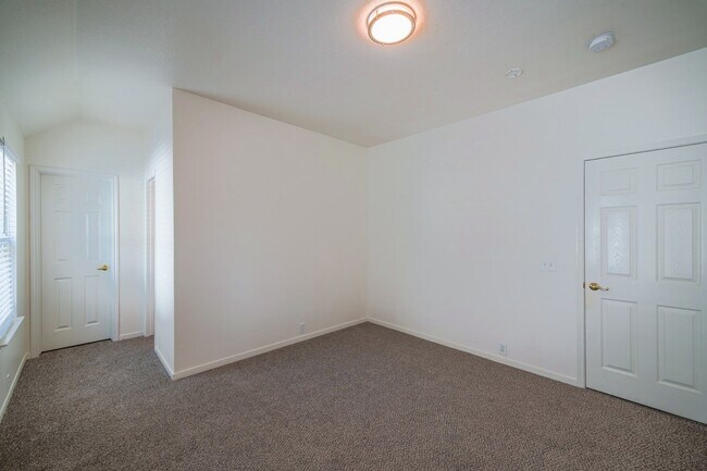 Building Photo - 11606 Canyon Woods Dr