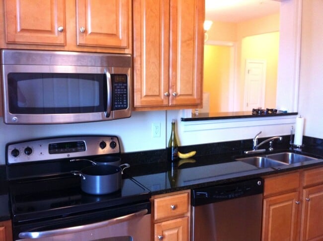 Building Photo - 2 bedroom/ 2 bathroom- Bennington on the Park