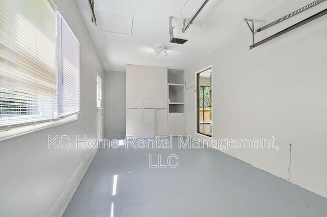 Building Photo - 5336 Appleton Ave