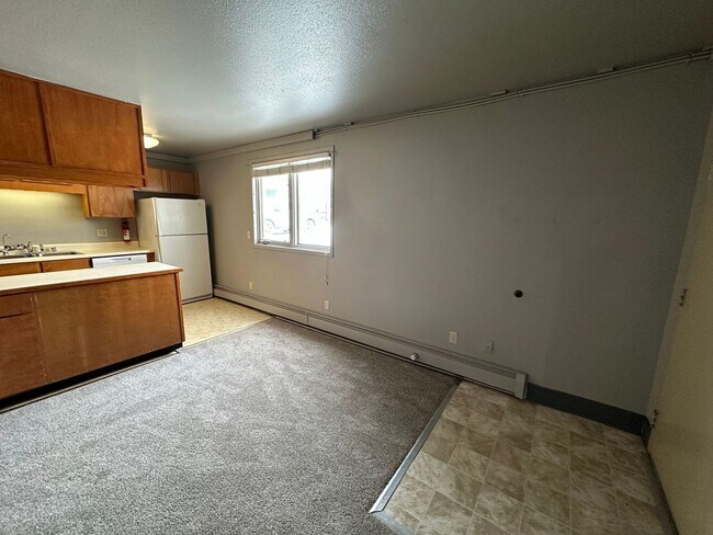 Building Photo - 1 BD, 1 BA Apartment Nestled Back on a Cul-de-Sac