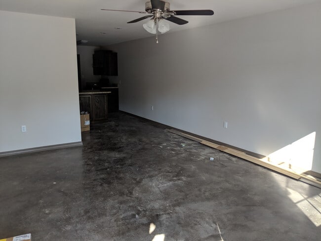 Building Photo - 44 W Center St