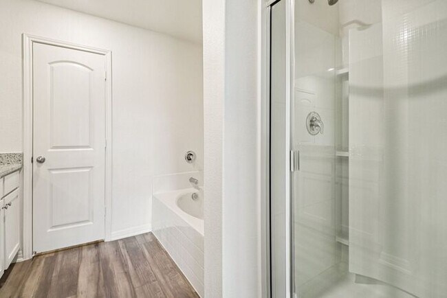 Building Photo - 516 Trinity Trl