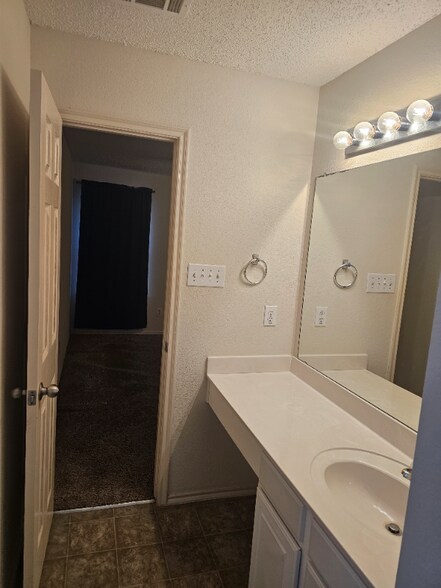 Building Photo - 7575 Hedgeoak Ct