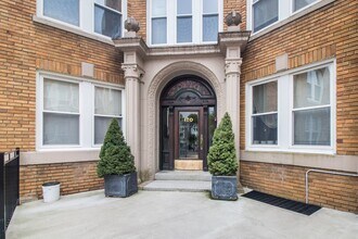 Building Photo - 170 Maple St