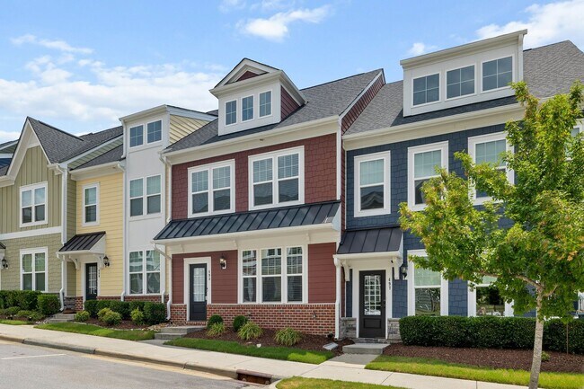 Building Photo - 3 Bedroom Townhome with Rooftop Terrace in Downtown Wake Forest!