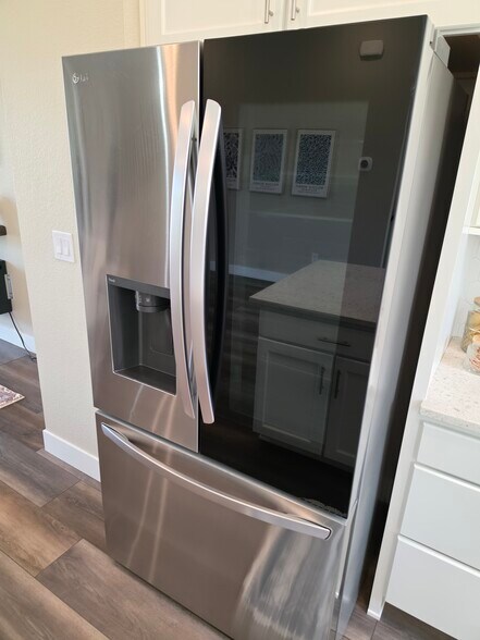 Spacious energy efficient refrigerator - 2220 S McIntyre St