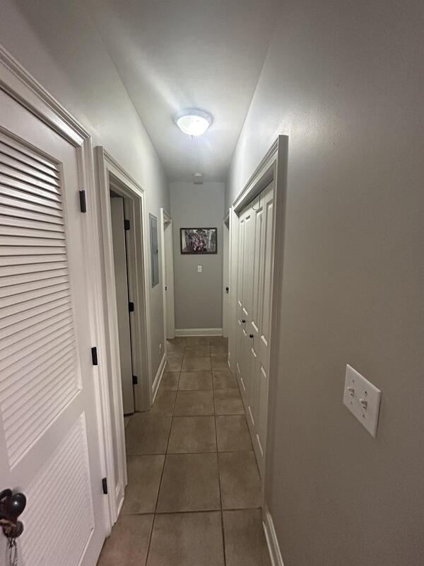 Building Photo - 30 N Wildflower Dr