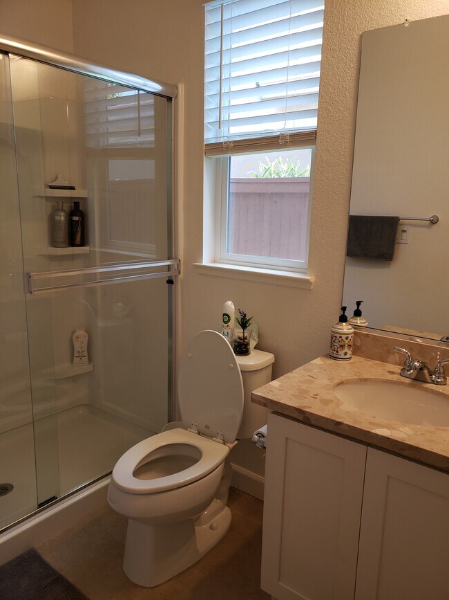 Building Photo - 303 Hampstead Dr