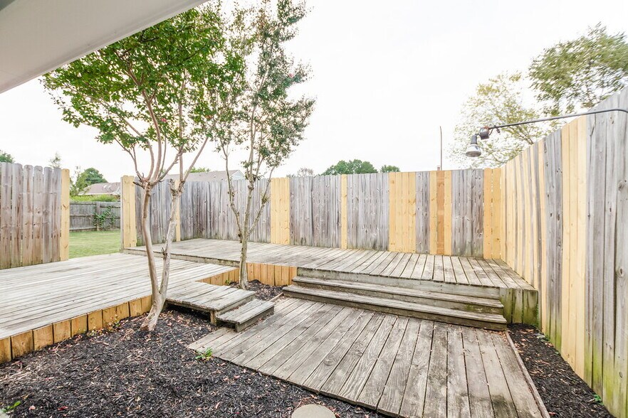 Building Photo - 10340 Palmer Cove