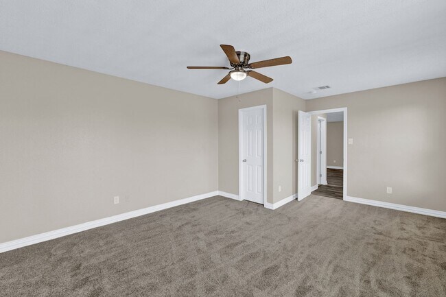 Building Photo - 6205 Winnebago Ct